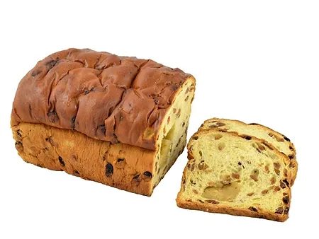 Rozijnenslof met spijs half gesneden